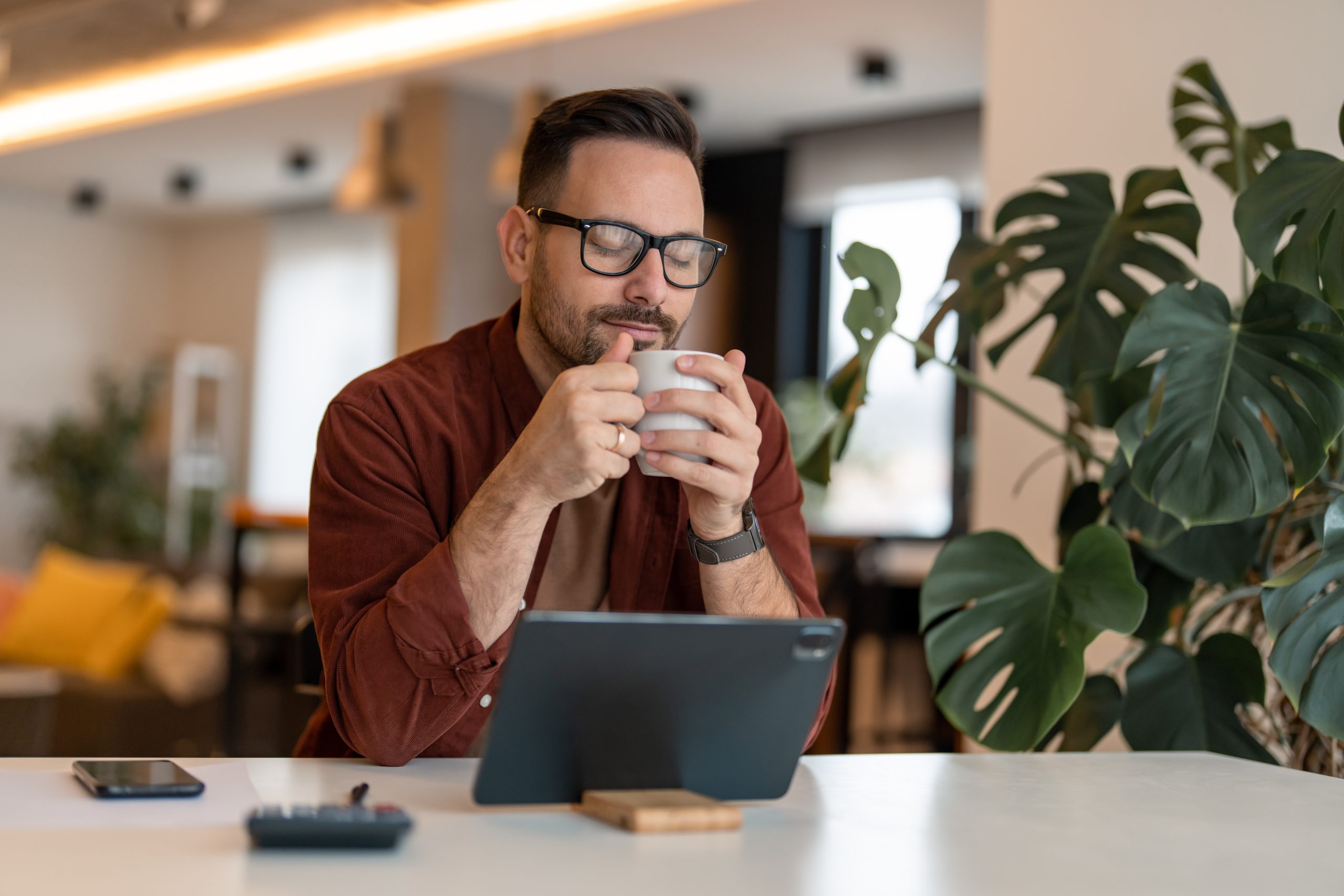 Beber café despierta emociones positivas